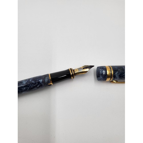71 - Parker Duofold Centennial 18ct Gold Nib Marble Blue Effect Has small Chip out Thread part