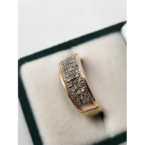 94 - 9ct Gold & Diamond Cluster Ring the size is L ( Weighs 3g) Fully hallmarked & Diamond Quanti... 