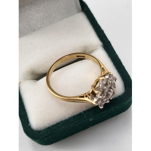96 - 18ct Gold & Diamond Cluster Ring Fully Hallmarked (Weighs 2.96g) Nice Condition Rings Size L... 