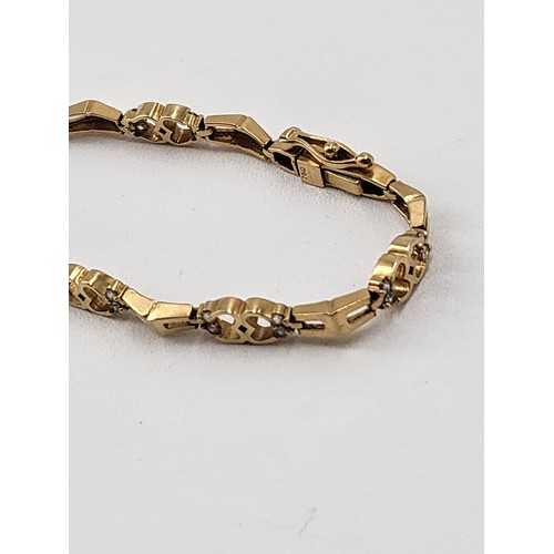 98 - 18ct Gold & Cubic Zirconia Love Heart Bracelet Fully Hallmarked 750 ( Weighs 7.5g) Measures 18cm... 
