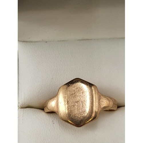 9 - 9ct Gold Gent's Signet RingRing Size T (Weighs 4.2g)