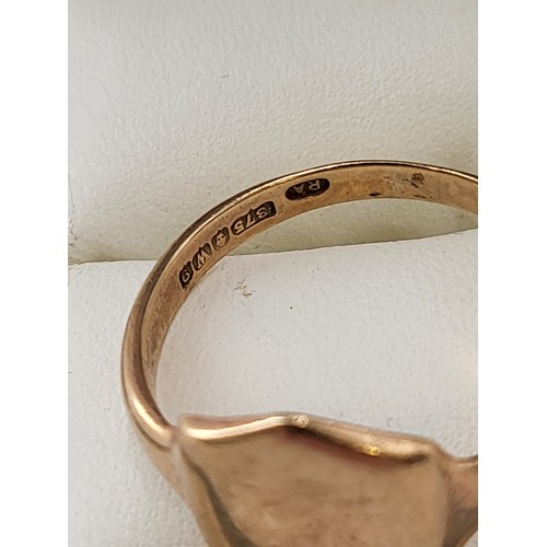 9 - 9ct Gold Gent's Signet RingRing Size T (Weighs 4.2g)