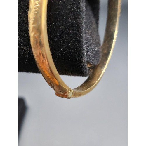 44 - 9ct Gold Bangle with No Dents or Dings Measures 18.5cm in Circumference (Weighs 7.3g)