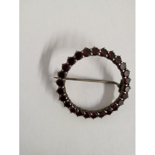 39 - 9ct Unhallmarked Electronically Tested Garnet Brooch Very Nice Condition Measures 3cm in Diameter Ha... 