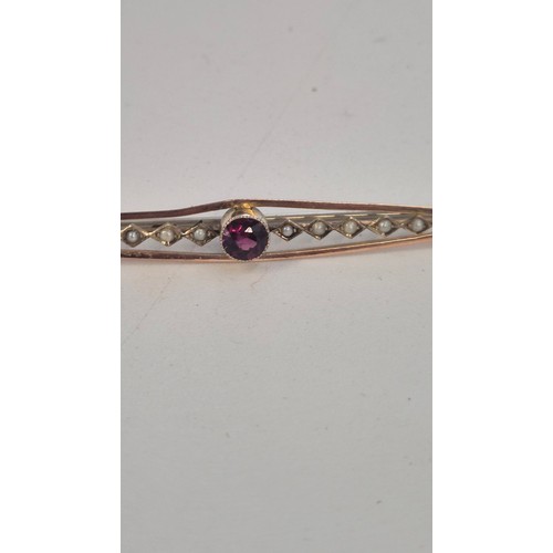 319 - 9ct Gold Seed Pearl & Amethyst Measures 7cm Long ( Weighs 3.3g Does Have Metal Pin)