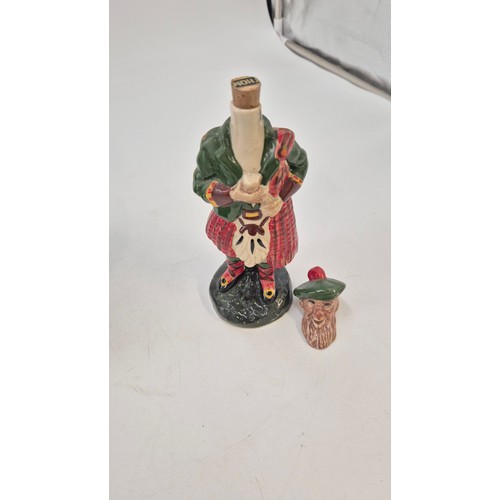 332 - Vintage Wade Findlater's Fine Scotch Whisky Jug Decanter 20cm, Ceramic Vintage Peter Thomson (Perth)... 