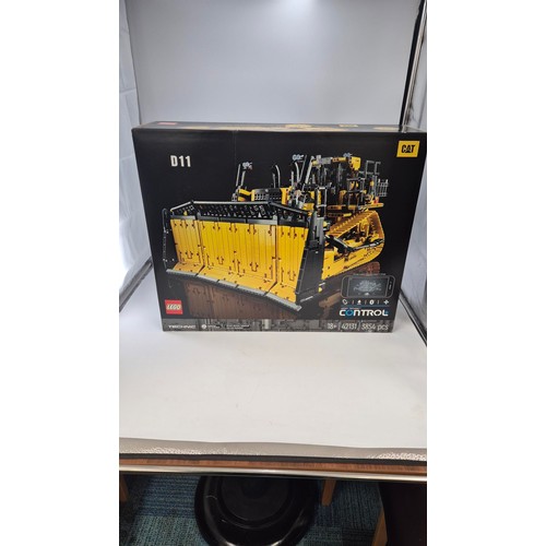 100A - CAT D11 Lego Technic Control +Box Measures 47cm x 58 x 17