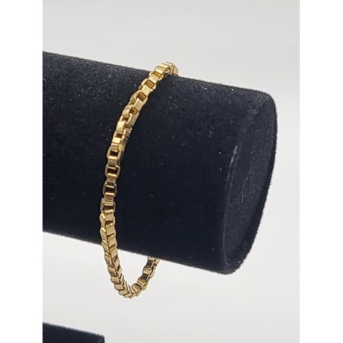 6 - 9ct Gold Link Bracelet Measures 9cm Long Doesn't Unclasp Solid Chain Weighs 11.5g Unhallmarked Elect... 