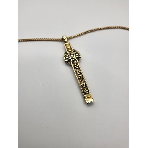 11 - 9ct Gold Cross & Chain Weighs 7.6g Chain Length 48cm Long Chain Has Broken Link