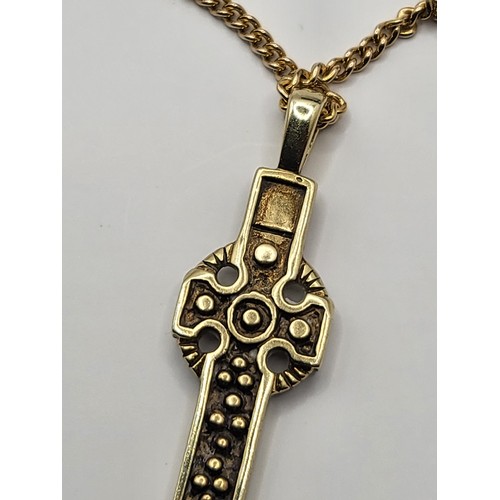 11 - 9ct Gold Cross & Chain Weighs 7.6g Chain Length 48cm Long Chain Has Broken Link