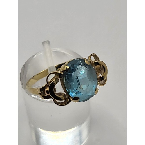 20 - 15ct Gold Gemstone Ring Weighs 2g Ring Size L