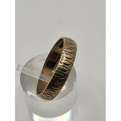 36 - 9ct Gold Wedding Band Ring Weighs 2.4g Fully Hallmarked