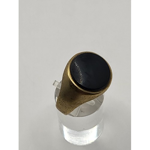 38 - Gents 9ct Gold Signet Ring Weighs 5.6g Size V Stone Has Some Slight Scratches