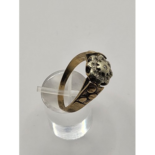 39 - 9ct Gold & Diamond Ring Weighs 4.4g Size S