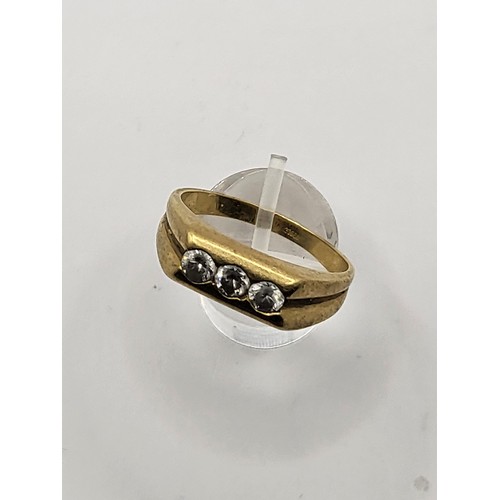 42 - 18ct Gold & Cubic Zirconia Gents Ring Weighs 5.3g Ring Size X