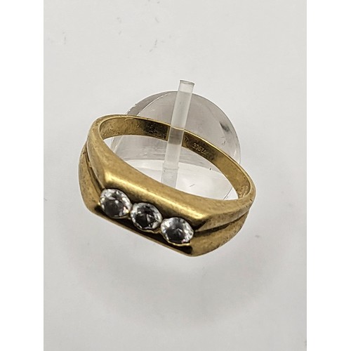 42 - 18ct Gold & Cubic Zirconia Gents Ring Weighs 5.3g Ring Size X