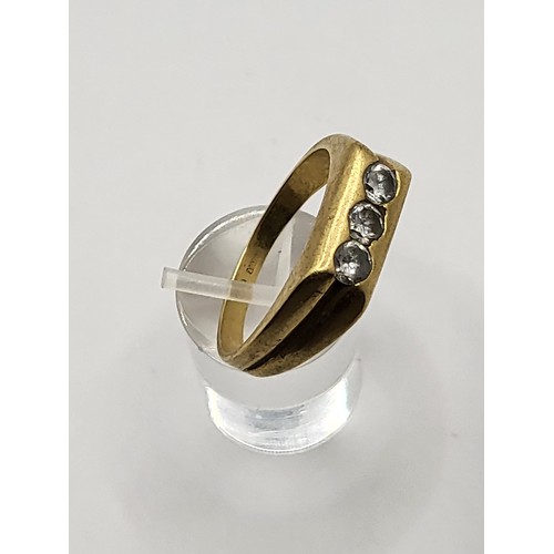 42 - 18ct Gold & Cubic Zirconia Gents Ring Weighs 5.3g Ring Size X