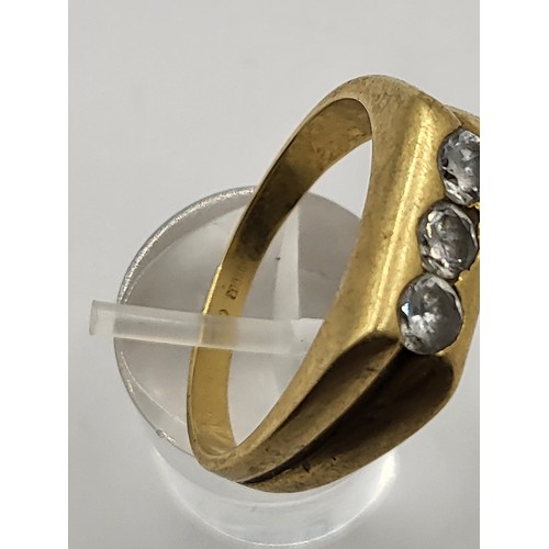 42 - 18ct Gold & Cubic Zirconia Gents Ring Weighs 5.3g Ring Size X