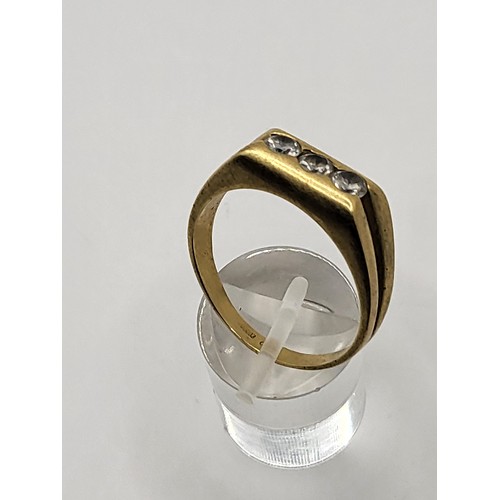 42 - 18ct Gold & Cubic Zirconia Gents Ring Weighs 5.3g Ring Size X