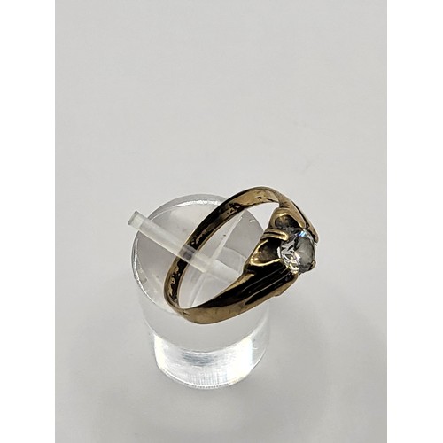 44 - 9ct Gold & Cubic Zirconia Gent's Ring Weighs 2.1g Ring Size S