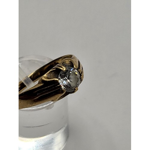 44 - 9ct Gold & Cubic Zirconia Gent's Ring Weighs 2.1g Ring Size S