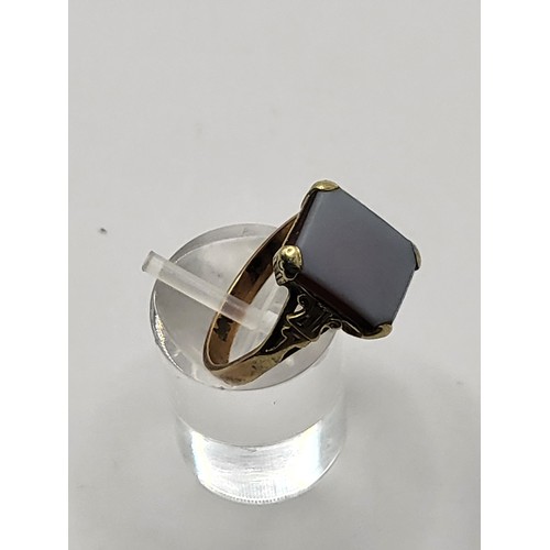 49 - 9ct Gold & Seal Ring Weighs 3.3g Ring Size N