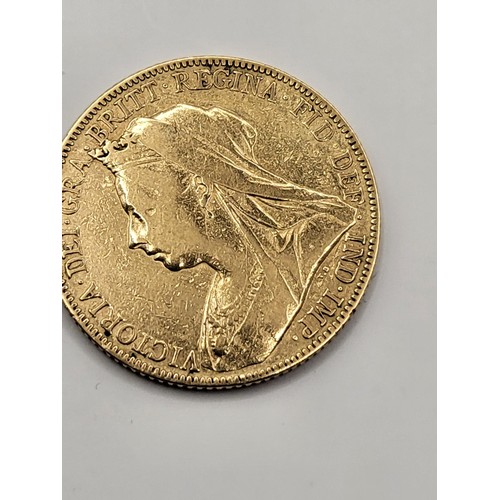 64 - 1900 22ct Gold Sovereign Nice Looking Condition