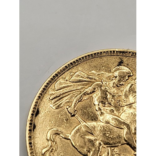 64 - 1900 22ct Gold Sovereign Nice Looking Condition