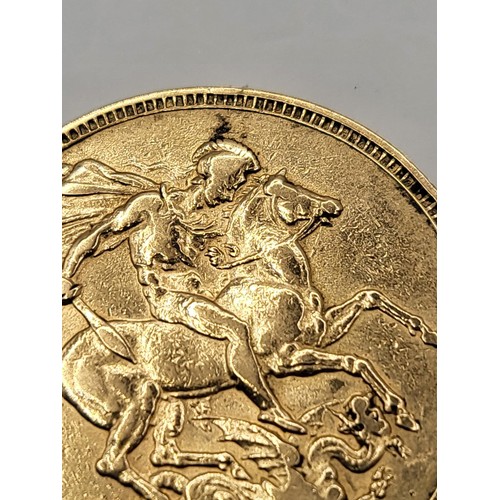 64 - 1900 22ct Gold Sovereign Nice Looking Condition