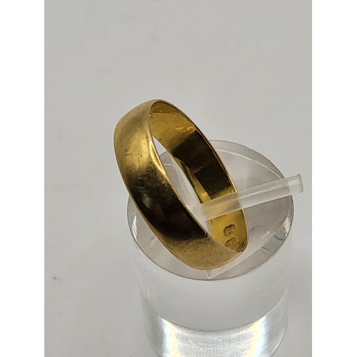 68 - 22ct Gold Wedding Band Size N Weighs 2.8g