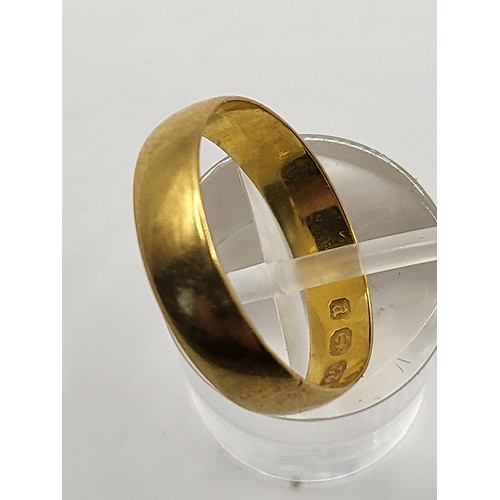 68 - 22ct Gold Wedding Band Size N Weighs 2.8g