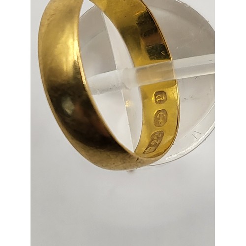 68 - 22ct Gold Wedding Band Size N Weighs 2.8g