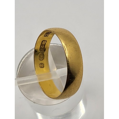 68 - 22ct Gold Wedding Band Size N Weighs 2.8g