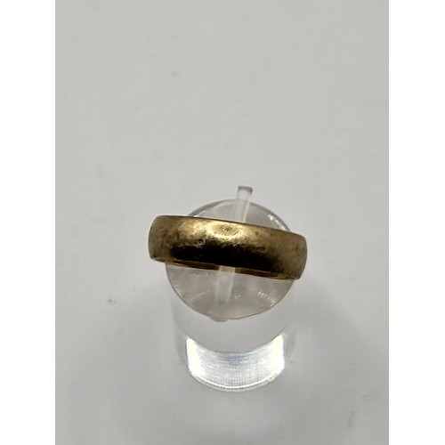 72 - 9ct Gold Wedding Band Weighs 3.4g Ring Size Q