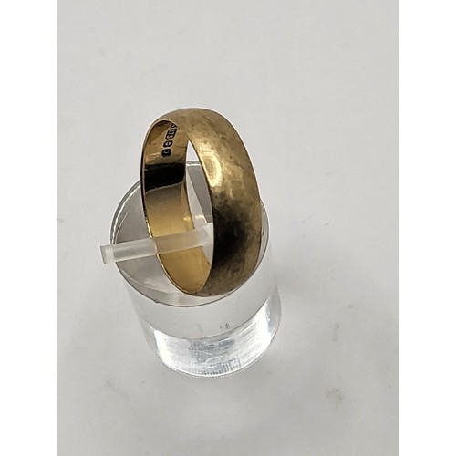 72 - 9ct Gold Wedding Band Weighs 3.4g Ring Size Q