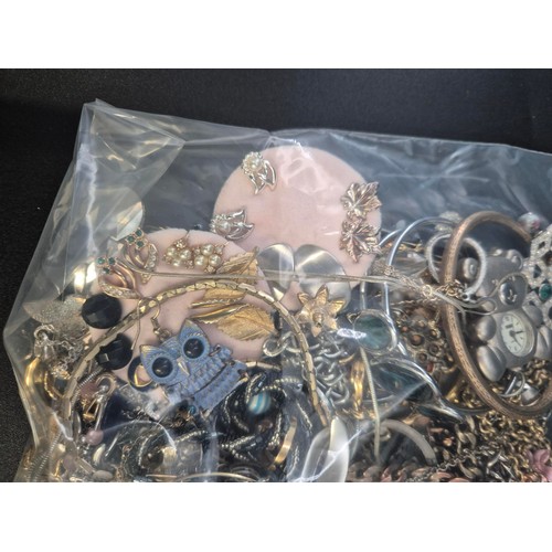 114 - Collection of Mixed Costume Jewellery to Include Earrings, Bangles & Necklaces