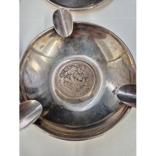 26 - Four Sterling Dishes Weighs 113g Although There is Two Coins in Two Dishes