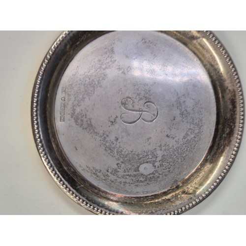 26 - Four Sterling Dishes Weighs 113g Although There is Two Coins in Two Dishes