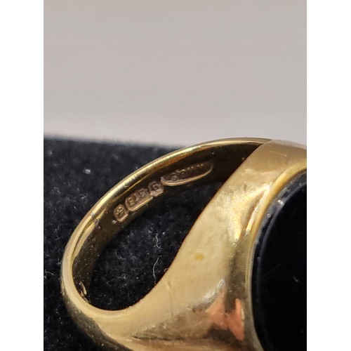 27A - 9ct Gold Gent's Black Onyx Ring Size M Weighs 7.6g Fully Hallmarked