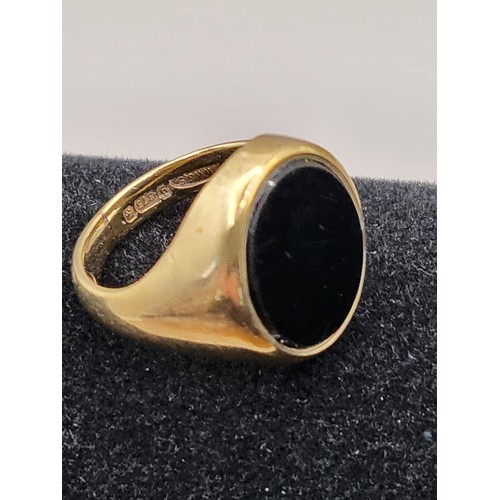 27A - 9ct Gold Gent's Black Onyx Ring Size M Weighs 7.6g Fully Hallmarked