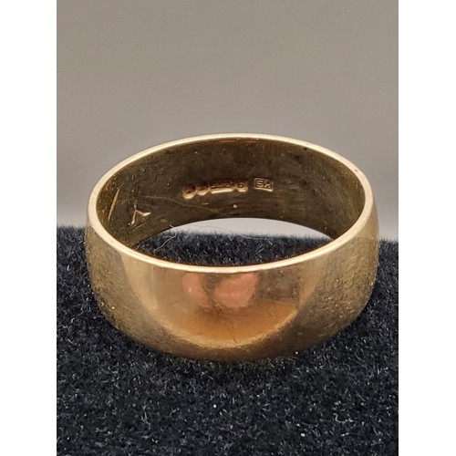 4C - Gent's Large 9ct Gold Wedding Band in Good Condition Size X Weighs 6.9g