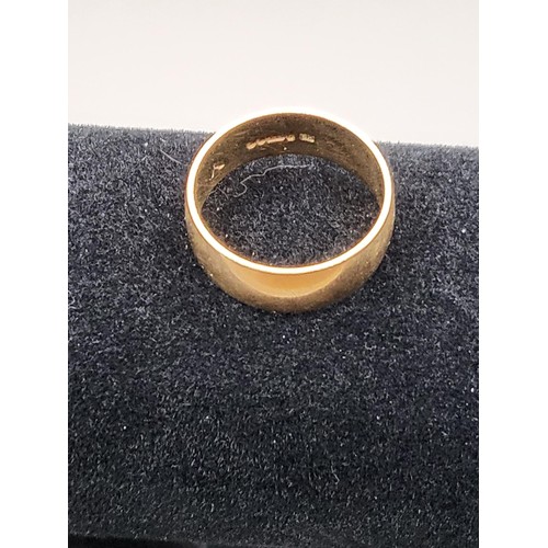 4C - Gent's Large 9ct Gold Wedding Band in Good Condition Size X Weighs 6.9g