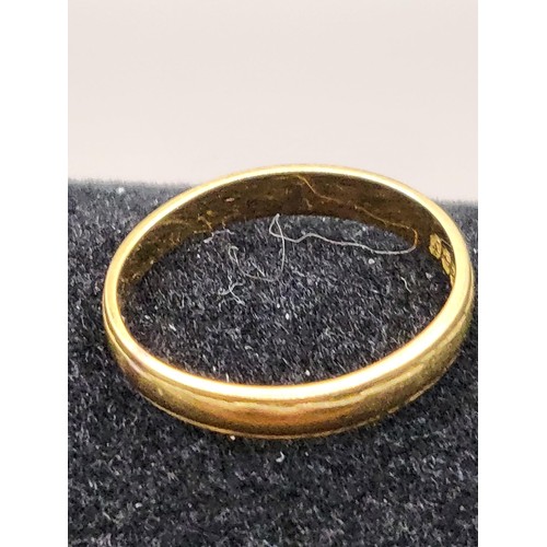 5A - 18ct Gold Wedding Band Weighs 2.9g Ring Size K 