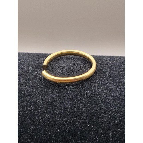 5B - 18ct Gold Wedding Band Ring Damaged Has Split So Scrap Weighs 2.3g 