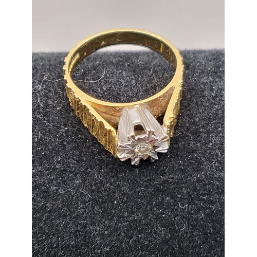 5C - 18ct Gold & Diamond Ring Weighs 4.8g Ring Size K Fully Hallmarked Nice Condition 