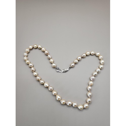 6 - Vintage Pearl Necklace Sterling Silver Clasp (Genuine Pearls) Weighs 39g Measures 48cm Unclasped... 