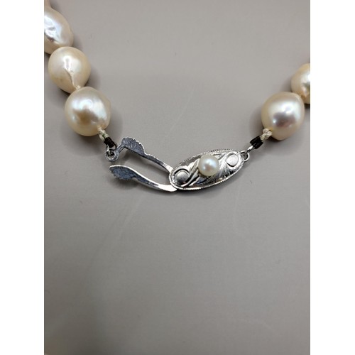 6 - Vintage Pearl Necklace Sterling Silver Clasp (Genuine Pearls) Weighs 39g Measures 48cm Unclasped... 