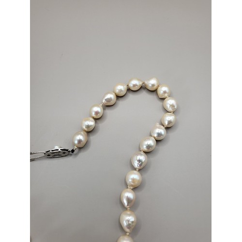 6 - Vintage Pearl Necklace Sterling Silver Clasp (Genuine Pearls) Weighs 39g Measures 48cm Unclasped... 