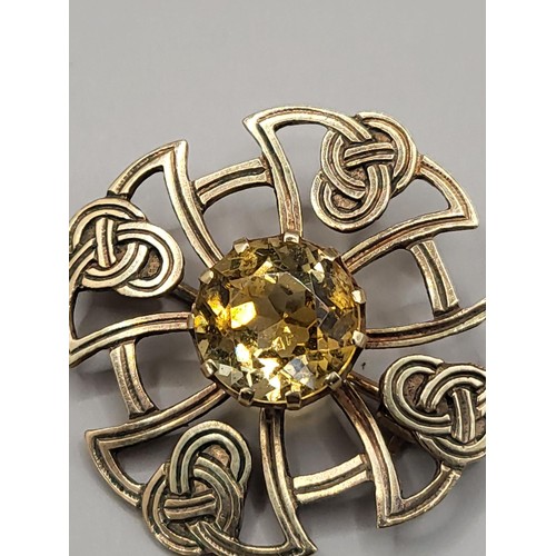 10 - 9ct Gold Scottish Loop Knot Brooch with Citrine Centre Stone Fully Hallmarked Although Makers Mark i... 