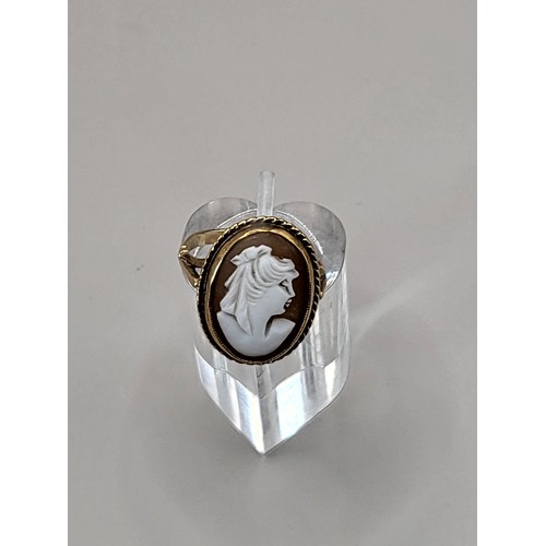 14 - 9ct Gold Cameo Ring Weighs 3.6g Ring Size N Good Condition Cameo Measures 2cm Long by 1cm Wide 